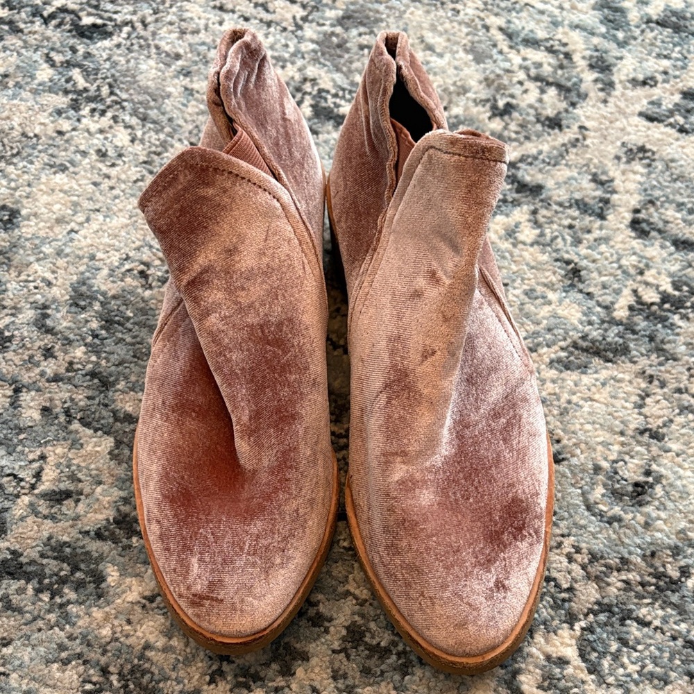 Dolce Vita Velvet Ankle Boots in Blush